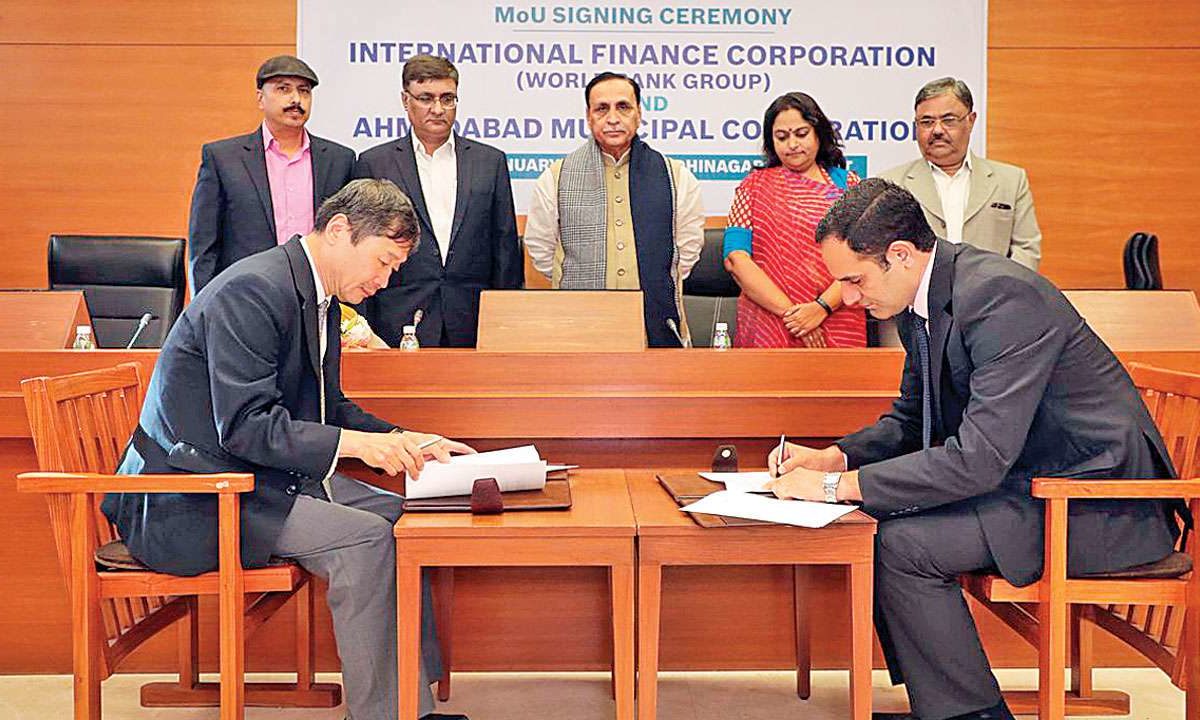 vijayrupani-bijalpatel-World-Bank-MoU-AMC-IFC