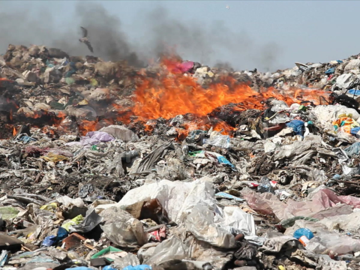 NGT-NDMC-Delhi-Govt-burning-garbage-dump-pollution-footage-008551367_prevstill