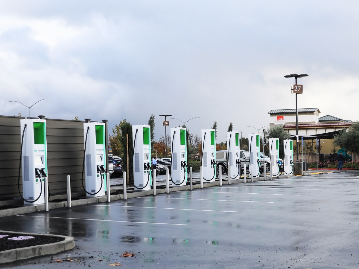 Bescom to install EV charging stations