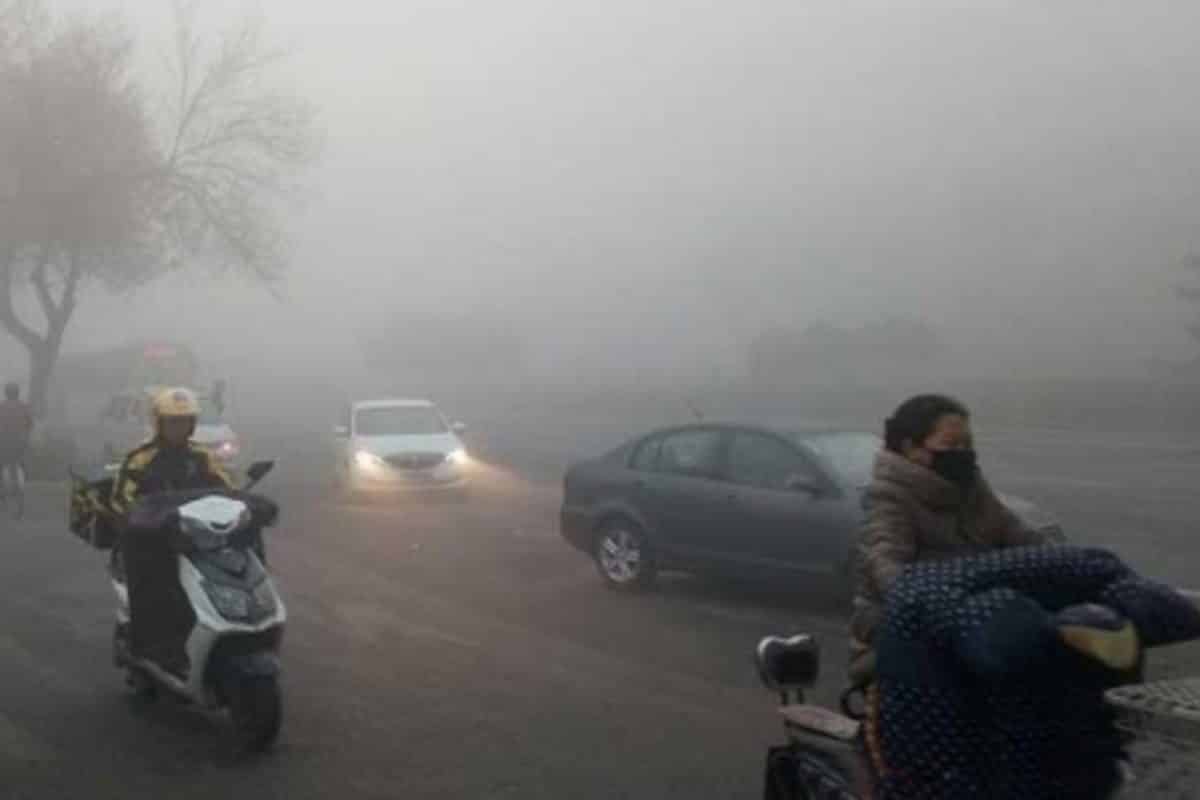 China issues smog warnings for its northern parts