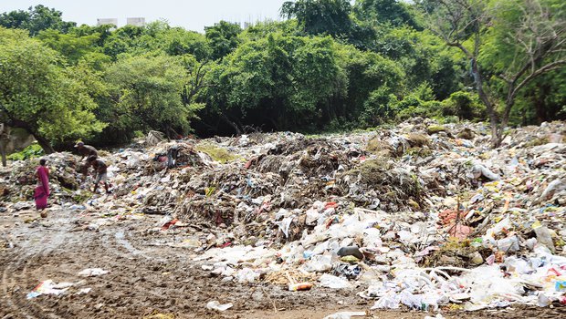 Residents protest against DMC for solid waste mismanagement