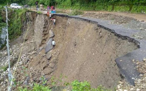Heavy rains lash parts of Uttarakhand, trigger landslides and road closures