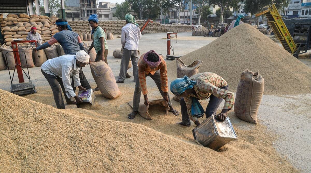 NEW DELHI: The Government of NCT of Delhi, led by Chief Minister Arvind Kejriwal, raised the dearness allowance (DA) for labourers in Delhi on Friday, May 20. With the latest revision in the DA, the monthly wages for unskilled labourers have been raised from Rs 16,064 to Rs 16,506. Similarly, the wages for semi-skilled labourers have been increased from Rs 17,693 to Rs 18,187. Deputy Chief Minister of Delhi Manish Sisodia said that the step has been taken in the interest of the labour class amidst the rising inflation. He said that the move will benefit unskilled, semi-skilled, skilled and other workers in all scheduled employment under the aegis of the Delhi government. He added that the steps have been taken in the interest of the poor and working-class, who have suffered disproportionately due to the ongoing pandemic. The Government of Delhi also revised the minimum wages of the supervisor and the clerical cadre of employees. For non-matriculated employees, minimum wages have been increased from Rs 17,693 to Rs 18,187 and for matriculated employees, from Rs 19,473 to Rs 20,019. In addition, wages have been revised for graduates and those with higher educational qualifications from Rs 21,184 to Rs 21,756. Sisodia noted that minimum wages in Delhi are the highest in comparison to any other state. The hiked wages are to be applicable from April 1.