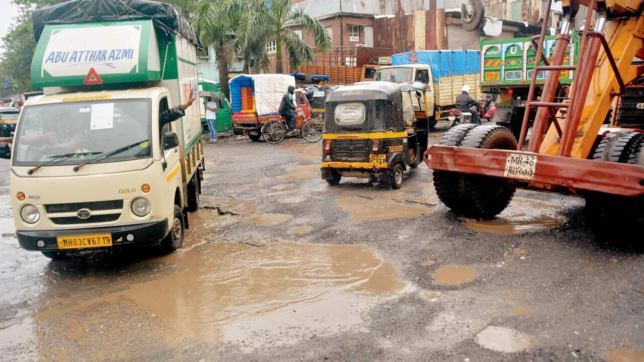 BMC sets aside Rs 5800 crore for concrete, pothole-free roads
