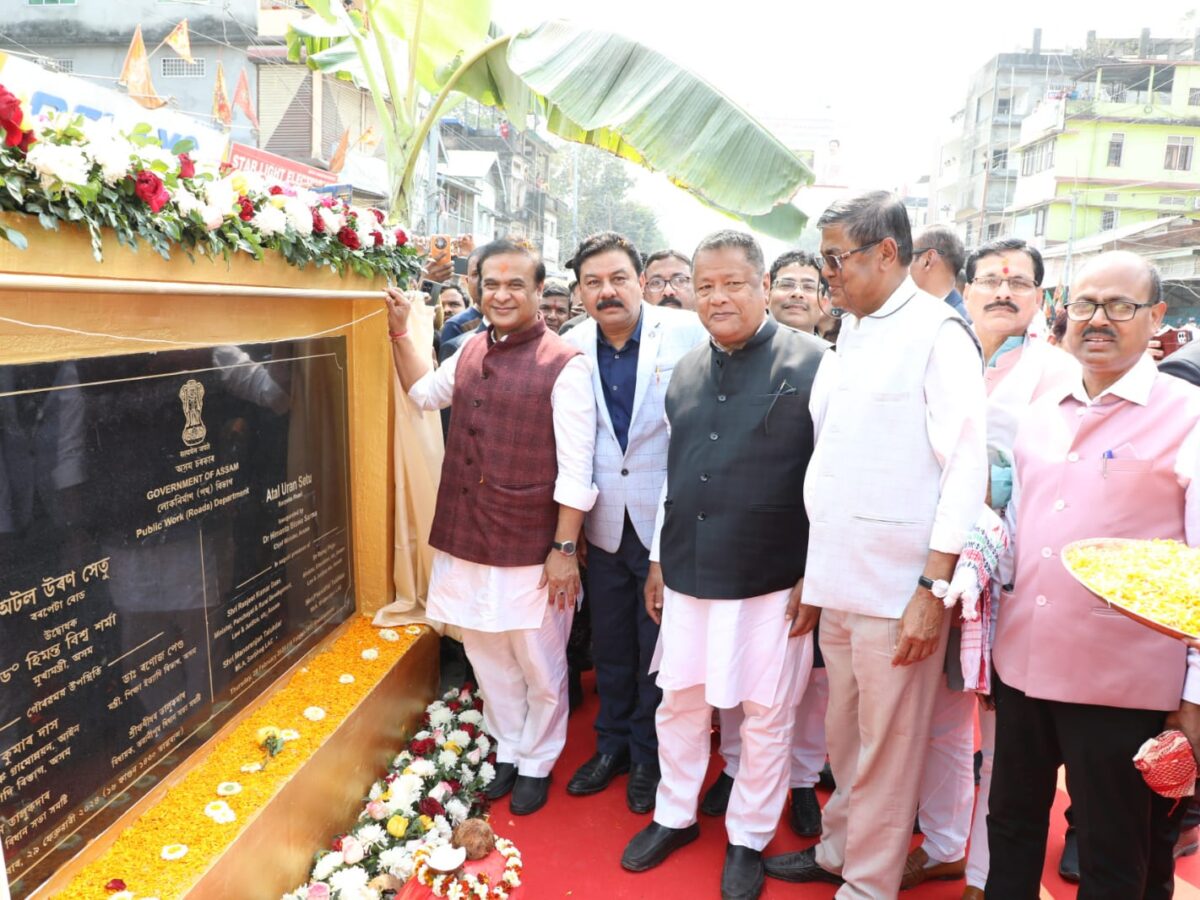 Assam CM unveils development projects worth Rs 624 crore BARPETA, ASSAM: Assam’s Chief Minister, Himanta Biswa Sarma, inaugurated and laid foundation stones for projects of Rs 624 crore as part of the state government’s Vikash Yatra, in Barpeta district, Assam. The Chief Minister inaugurated multiple projects including the Atal Uran two lane setu connecting Barpeta Road Railway station and Sarupeta Railway station involving a financial outlay of Rs 42 crore,strengthening cum beautification of the road from Simalaguri to Barpeta Road with Rs 19 crore, widening and strengthening the road between Katajhar and Kahitama involving an outlay of Rs 31 crore, 95 piped water schemes worth Rs 132 crore, multi utility building under district Industries and Commerce Centre wirth Rs four crore; and a park constructed with the outlay of Rs two crore. Sarma also laid the foundation stones for Sarukhetri district hospital, involving a financial outlay of Rs 108 crore, Sarbhog stadium with Rs 12 crore, a road bridge over the railway line at Sorbhog, new circuit house at Barpeta with Rs 14 crore, upgradation of two roads involving Rs 13 crore. Moreover, 37 new roads will be laid and revamped involving a total outlay of Rs 154 crore, one bridge with expenditure of Rs 6 crore, and one flood control project involving an outlay of Rs five crore.