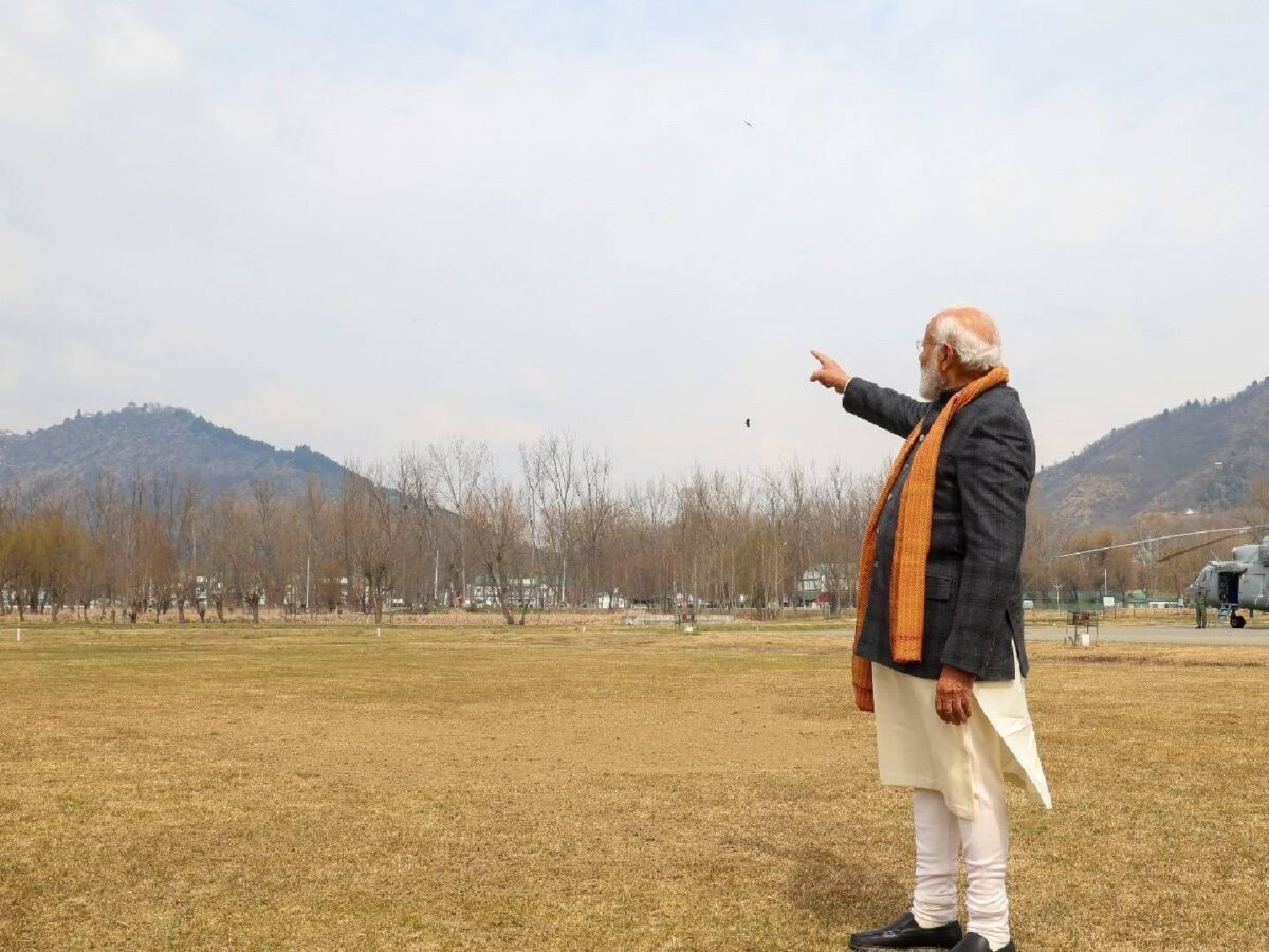 “I’ve come to win hearts”: PM Modi in Srinagar SRINAGAR, Jammu and Kashmir: Prime Minister of India, Narendra Modi unveiled multiple development projects worth more than Rs 6,400 crore, during the ‘Viksit Bharat Viksit Jammu Kashmir’ programme at Srinagar’s Bakshi Stadium. This is Modi’s first visit to the Kashmir valley after the abrogation of Article 370 in August 2019. Addressing a public rally, Modi said that he was “elated to be amongst the wonderful people of Srinagar... dil jeetne aaya hun...( I have come to win hearts...)” While speaking at the Bakshi stadium, Modi stated, “Development projects being dedicated today will boost the development of Jammu and Kashmir. A developed Jammu and Kashmir priority for developed India.” He further mentioned that there was an era when the people of Jammu and Kashmir were deprived of benefits. “There was an era when law implemented in other parts of the country could not be implemented in Jammu and Kashmir, when schemes for the welfare of the poor were implemented across the country, but our brothers and sisters of Jammu and Kashmir were deprived of the benefits. See now, how the times have changed.” He highlighted about the developmental projects in the region. “Today, I got the opportunity to inaugurate several development projects related to tourism (…)Jammu and Kashmir is not just a region; it is the forehead of India. Viksit Jammu and Kashmir is the priority of Viksit Bharat,” he said.