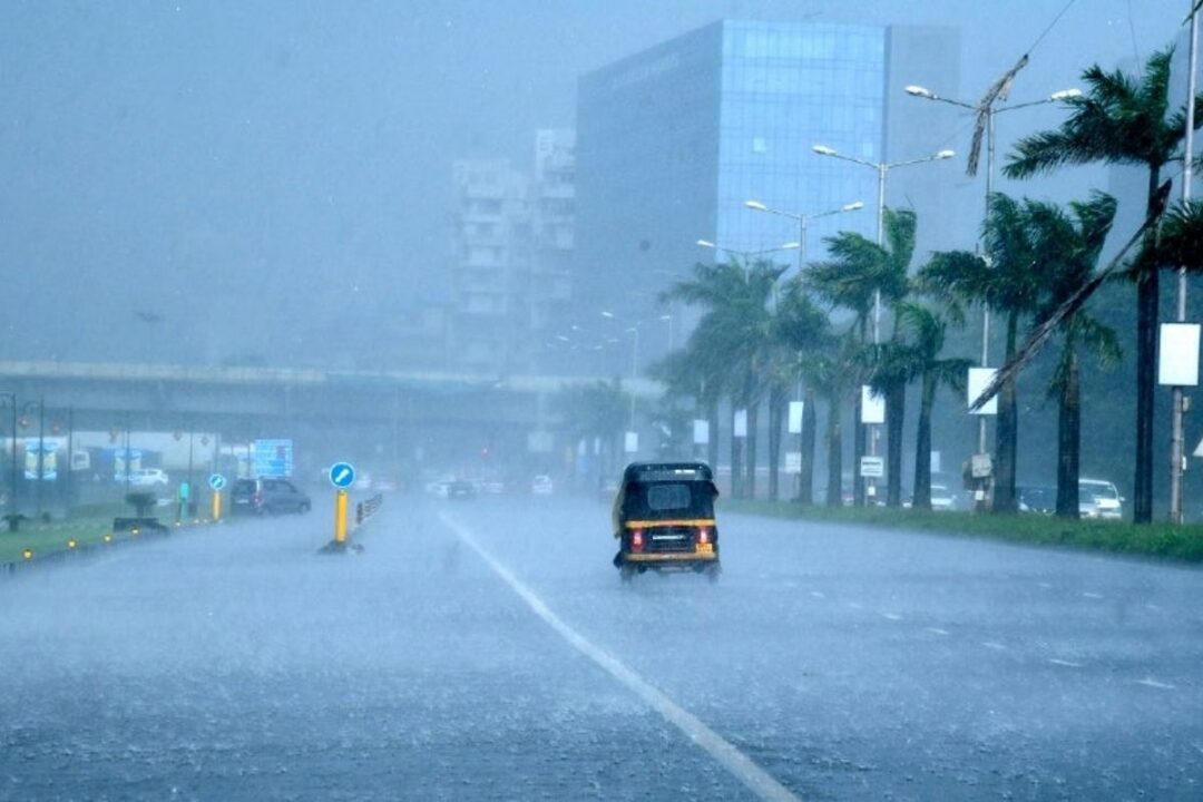 Mumbai on Red Alert: Heavy Rainfall Hits Maharashtra