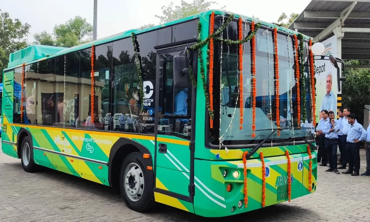 Delhi Govt launches Mohalla bus services for city commuters