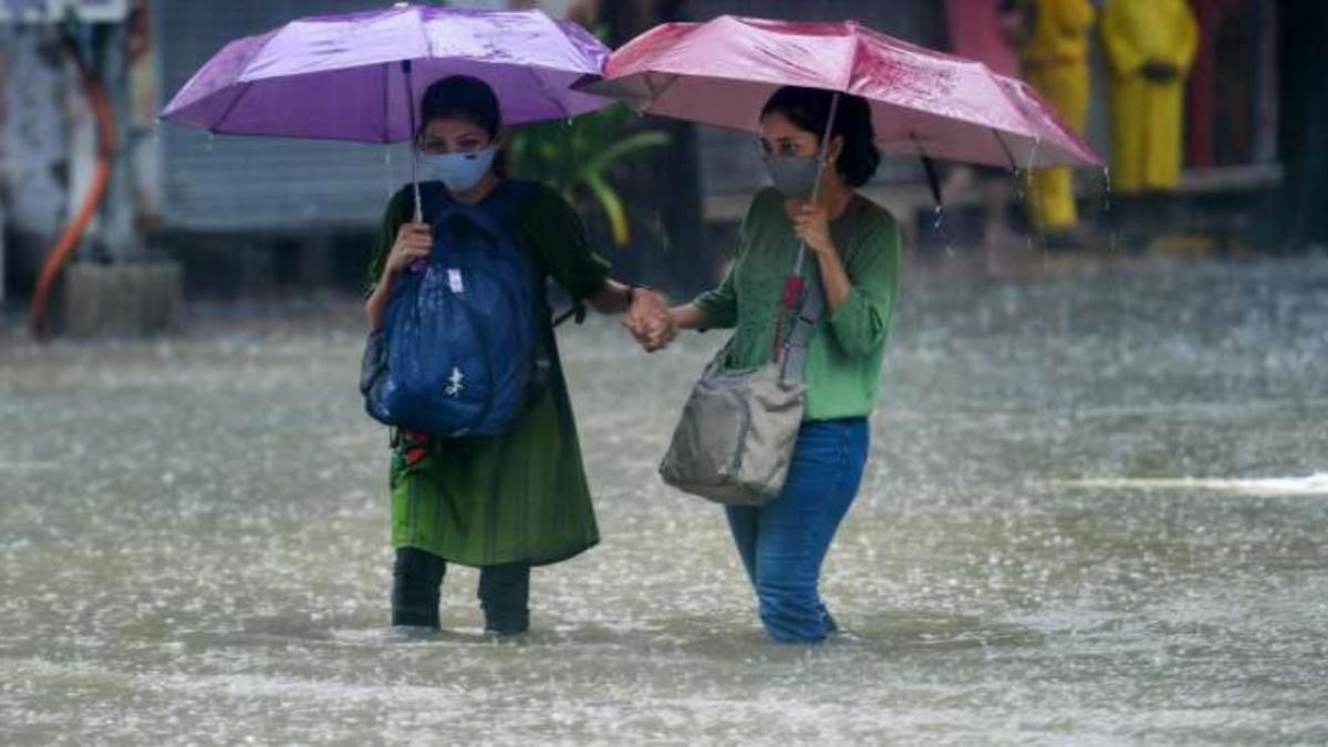 Gujarat rain left 16 dead, 15,000 displaced in last two days